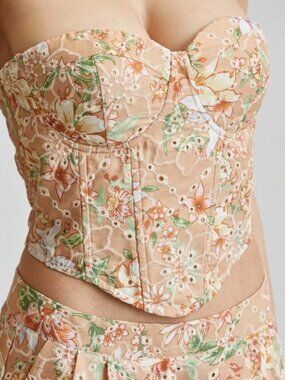 NWT in Package Eyelet Set
